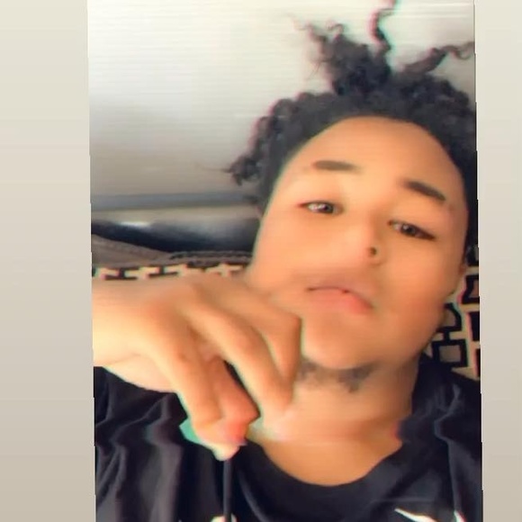 Meet your Posher, Dee - Picture 1 of 1